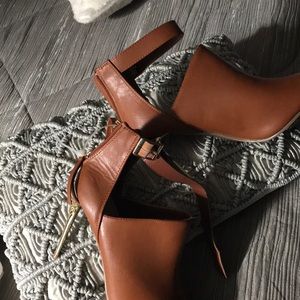Beautiful tan shoes